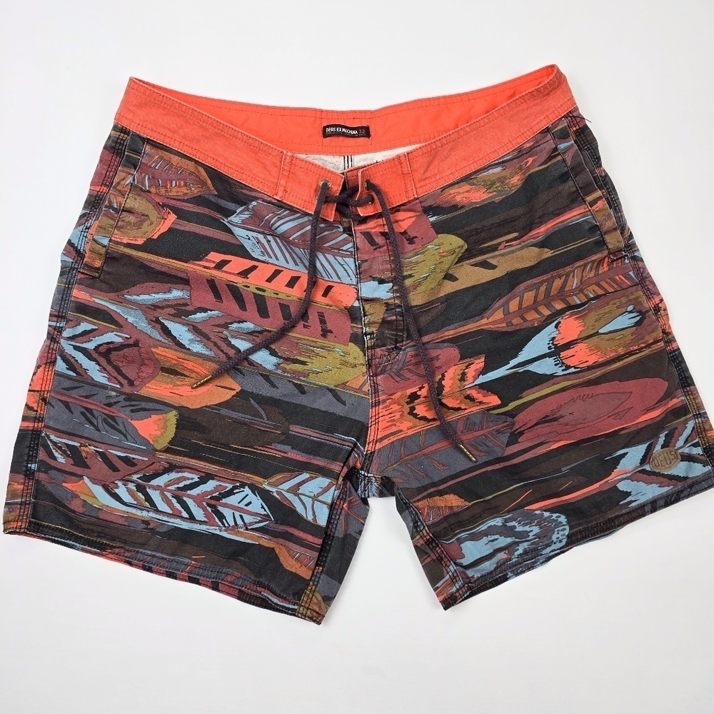 Deus Ex Machina Board Shorts Men Red Feather Arrow Swim Trunks Size 32 Inseam 6”